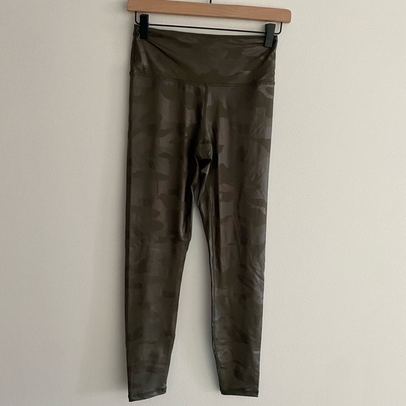 Shop Talulah Graham Camo Leggings - Picture 1 of 2